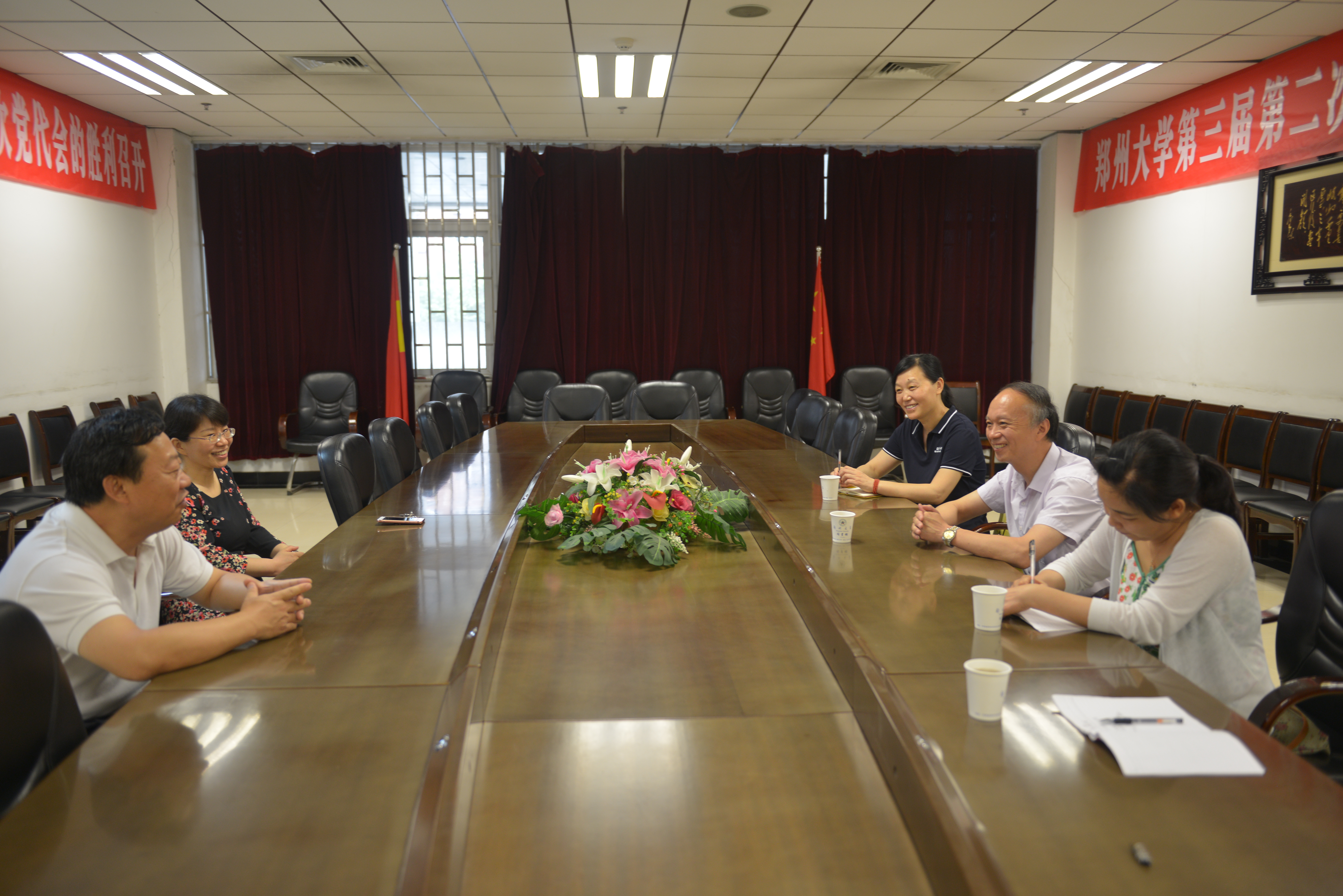 图书馆一行赴郑州大学图书馆考察交流.JPG