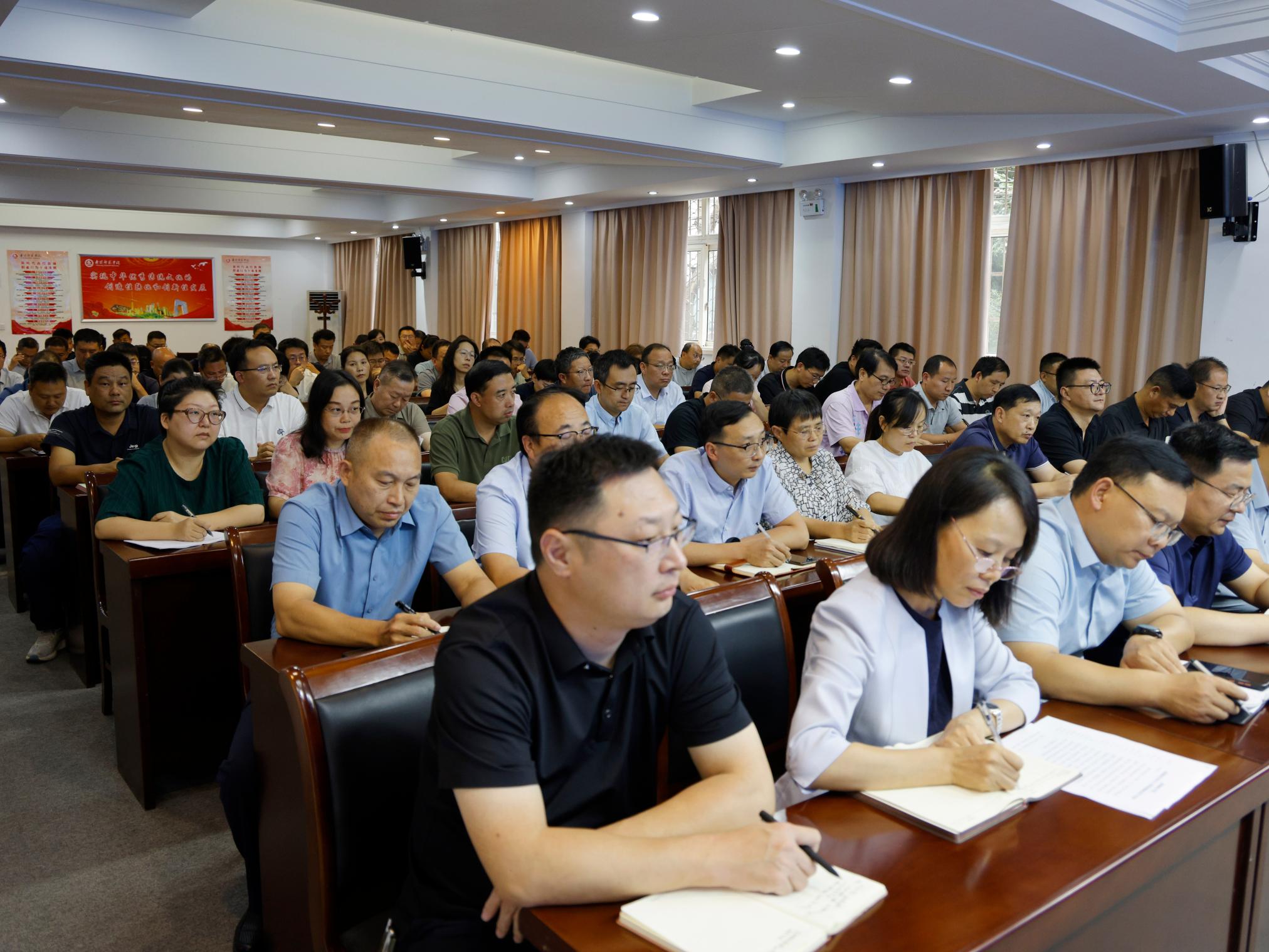 2会议现场.jpg