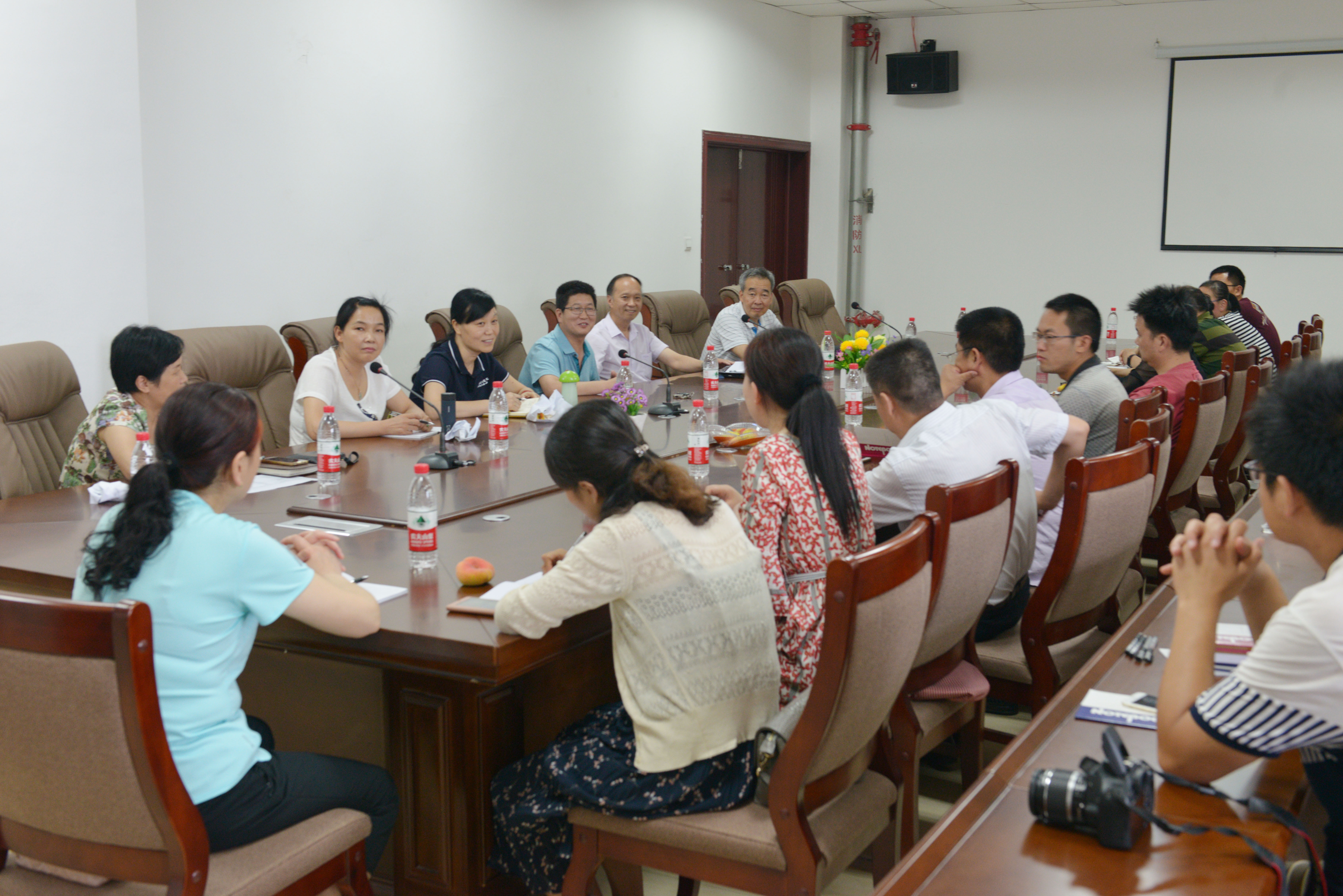 图书馆到南阳理工学院图书馆考察交流.JPG