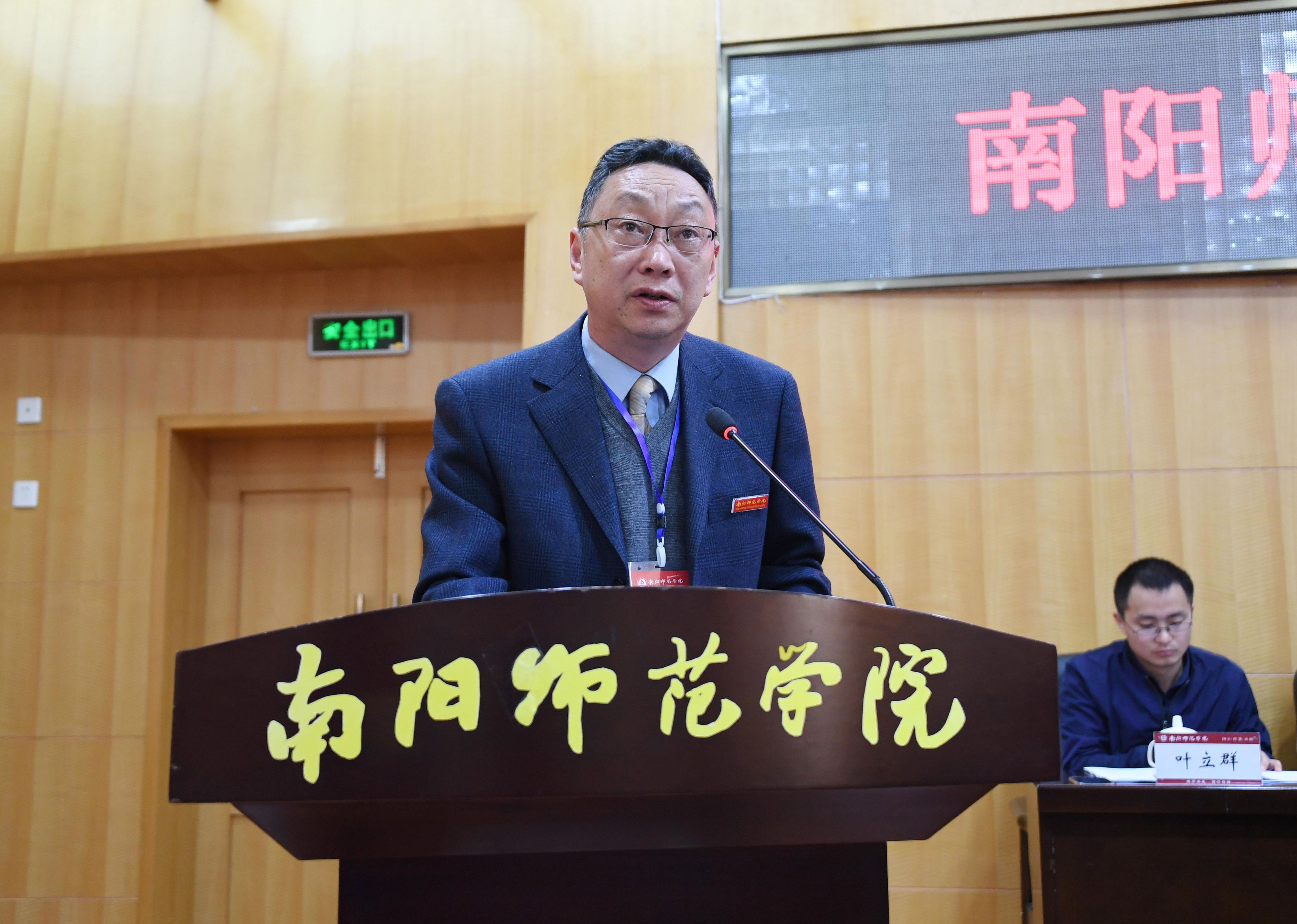 5副校长周旗同志作《Beat365官网振兴本科教育实施方案》（讨论稿）说明.JPG