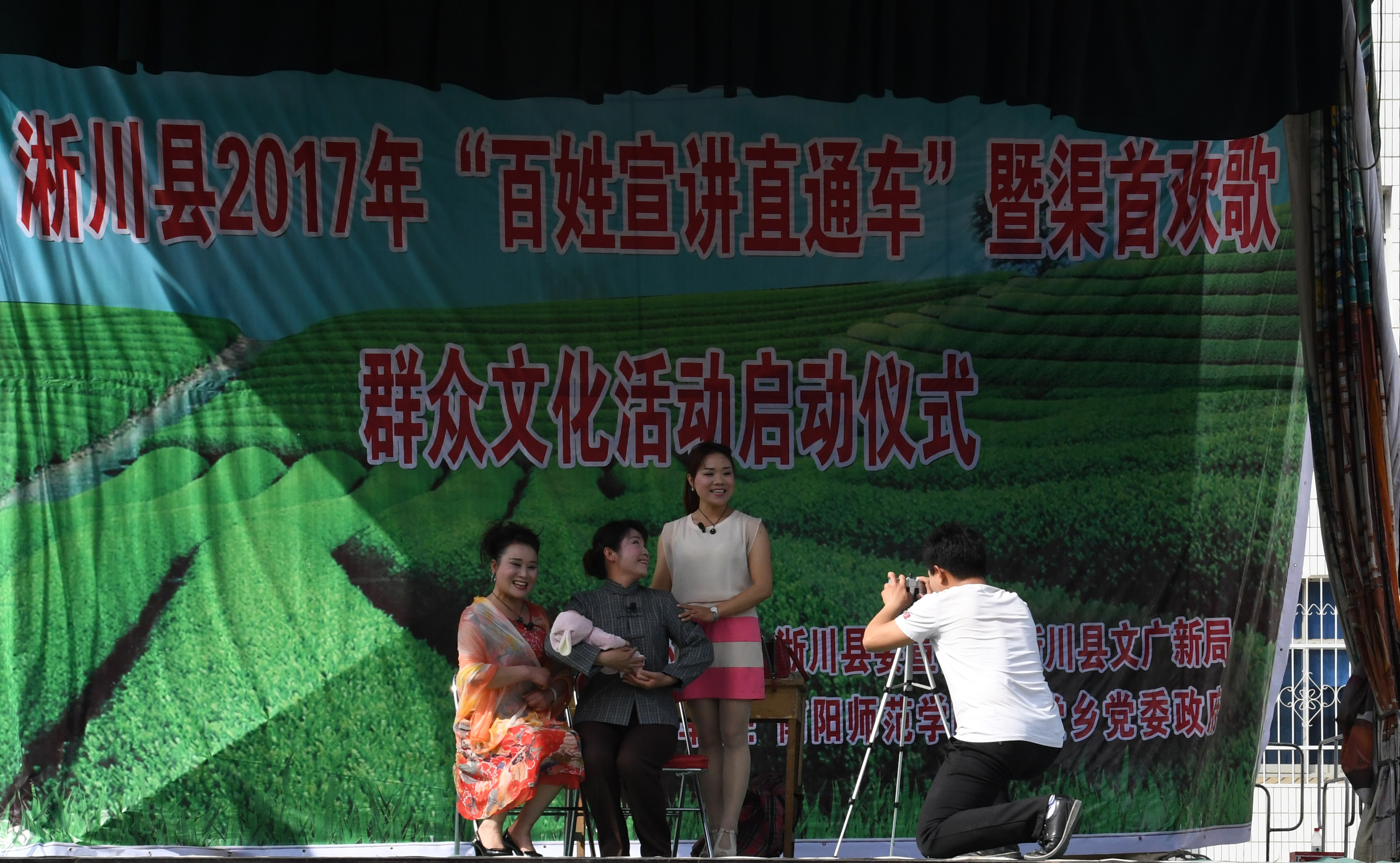 4小戏《看孙孙》.JPG