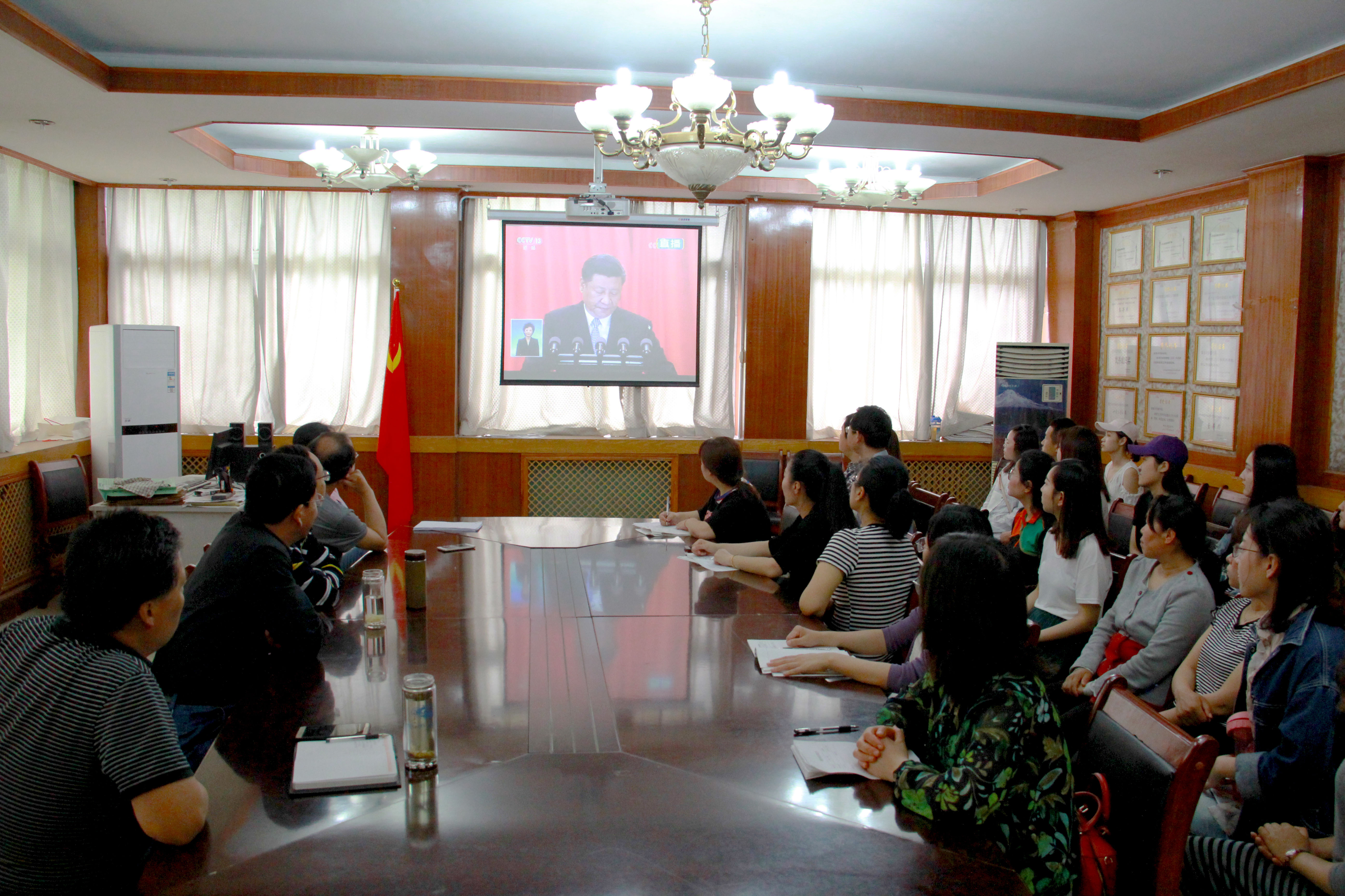 6新闻与传播学院师生收看纪念马克思诞辰200周年大会直播.jpg