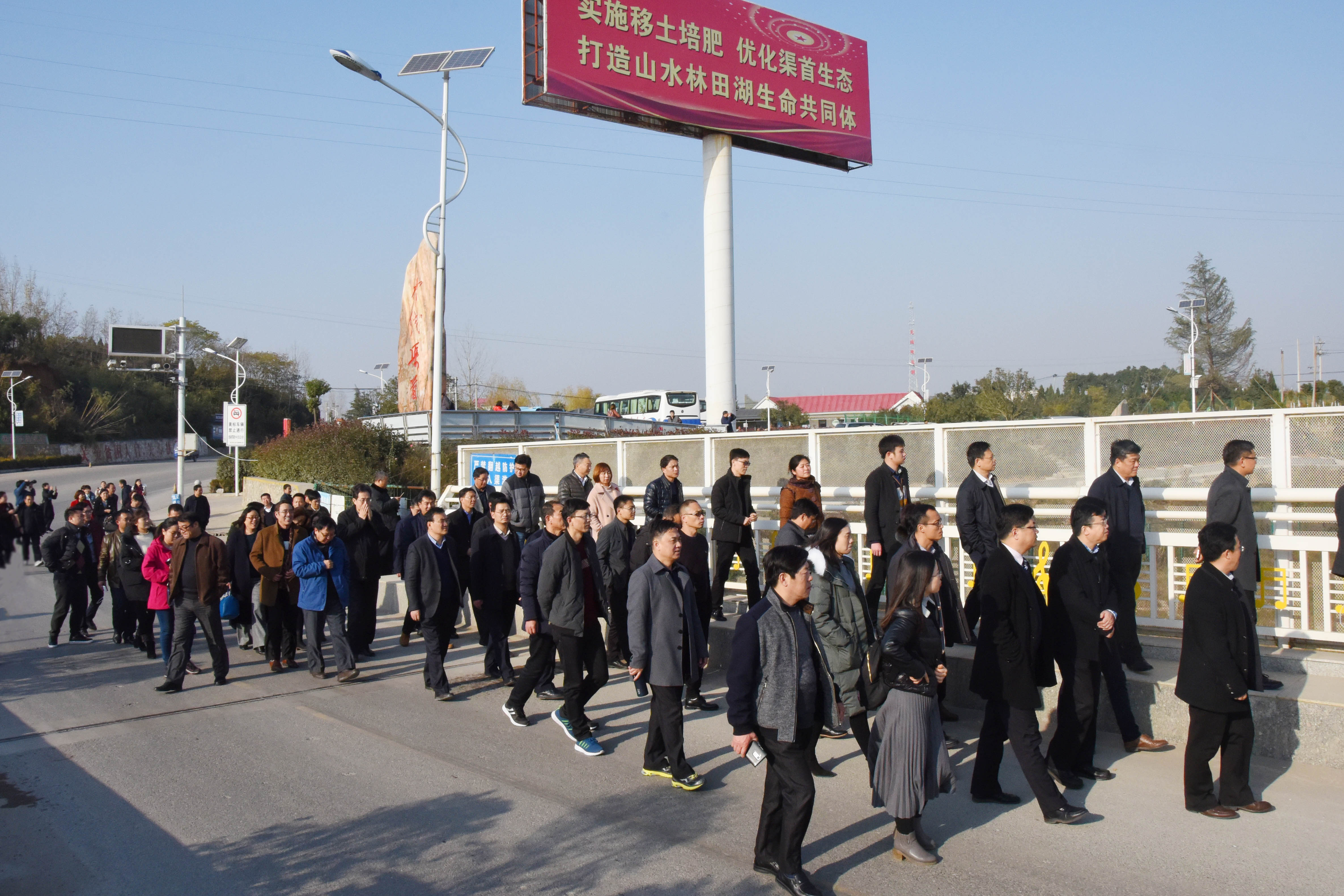８大家赶赴南阳市南水北调移民精神教育基地参观考察.jpg