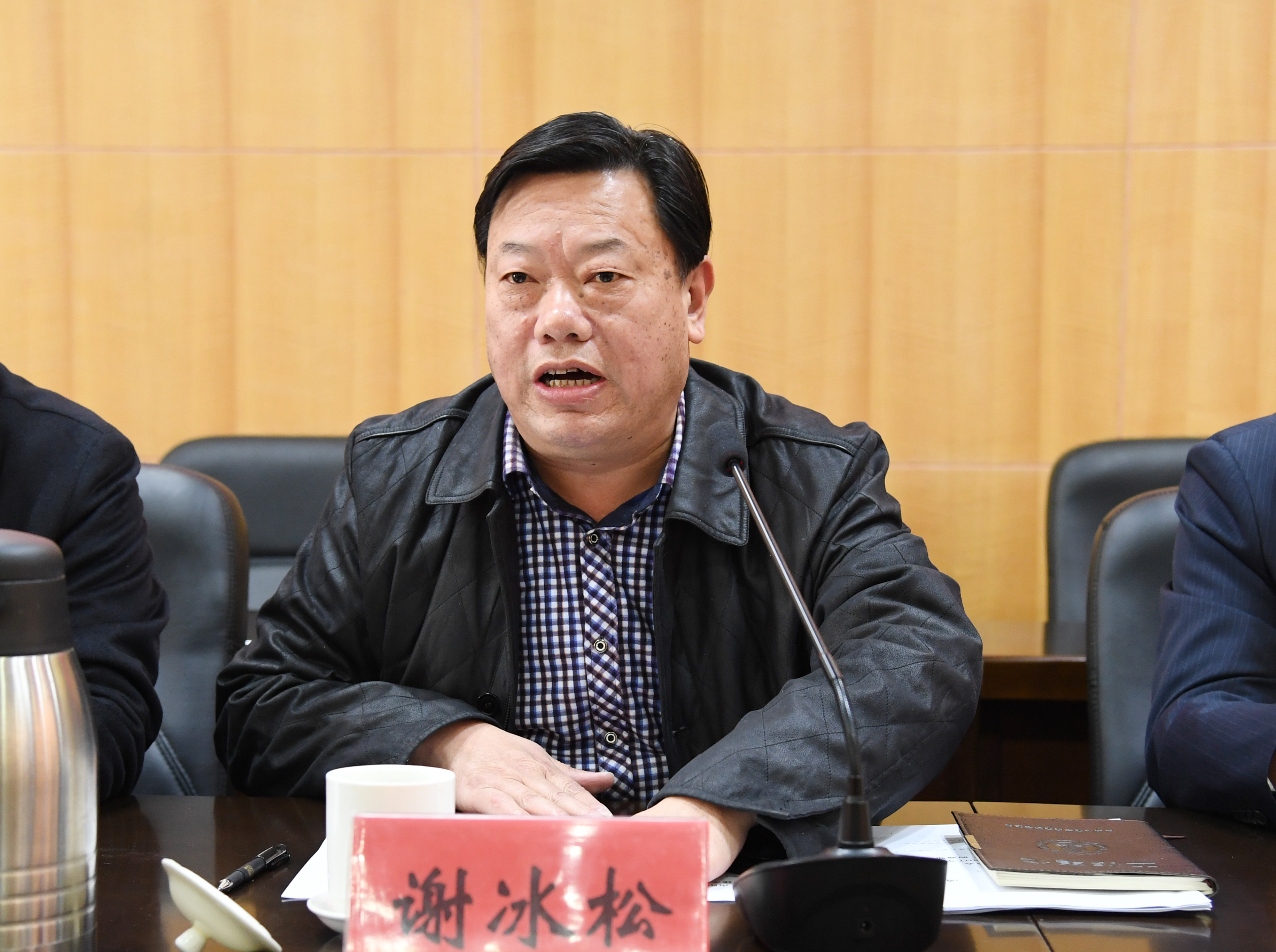 5副校长谢冰松宣读《Beat365官网2017年创建全国文明单位工作方案》.JPG