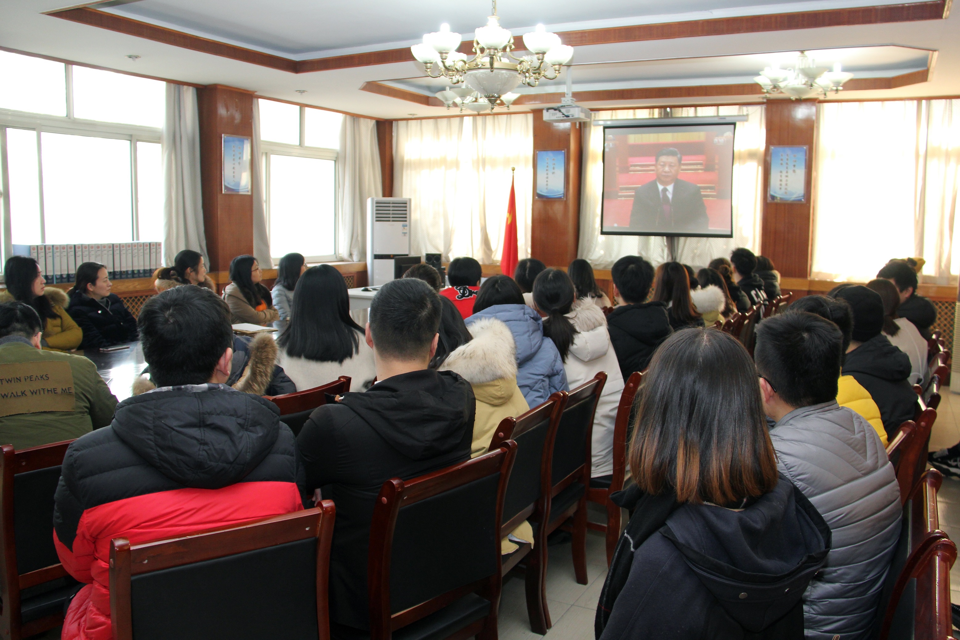 2新闻与传播学院师生观看纪念改革开放40周年大会直播.JPG