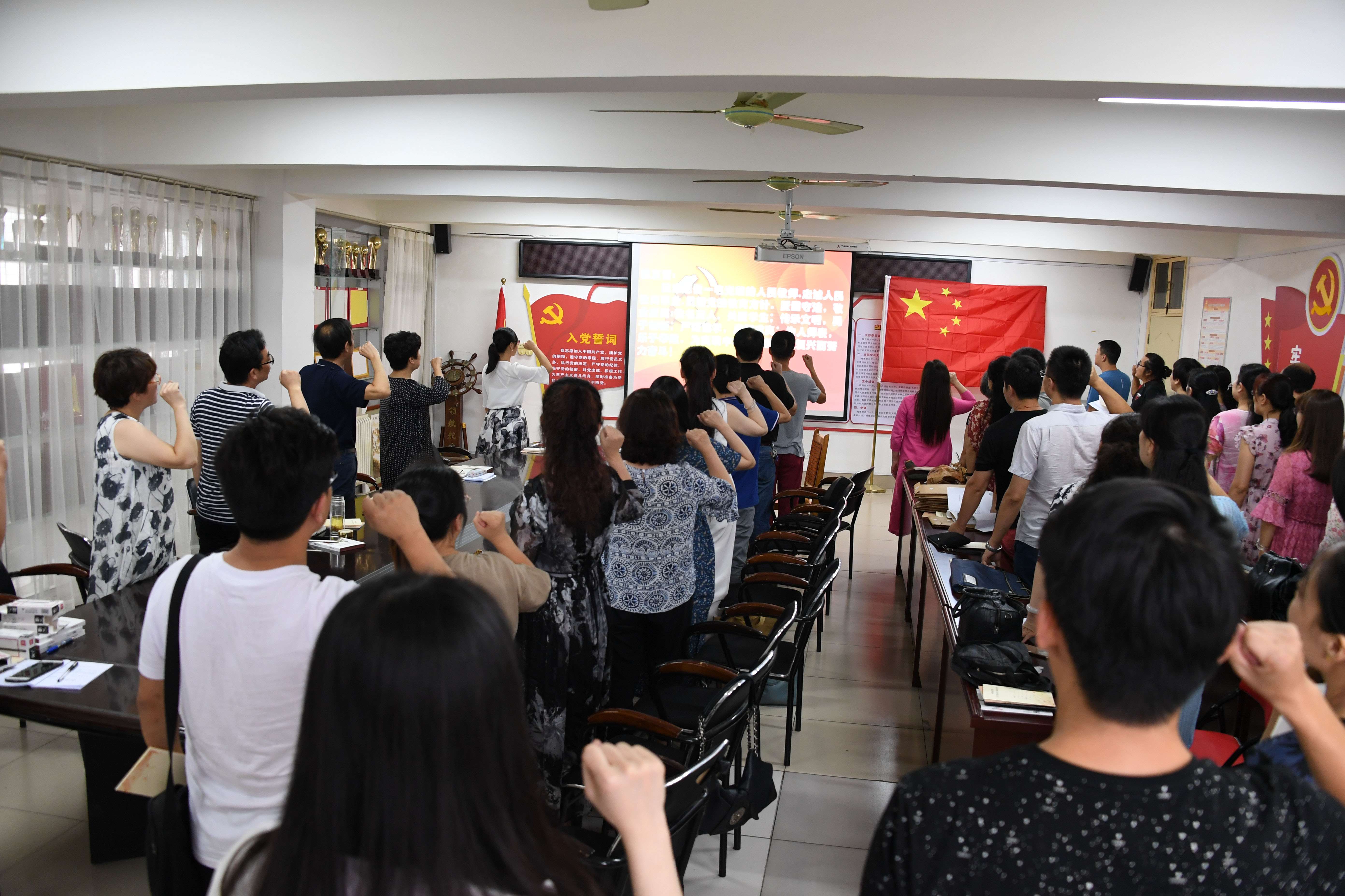 8音乐学院举办重温教师誓词活动.JPG
