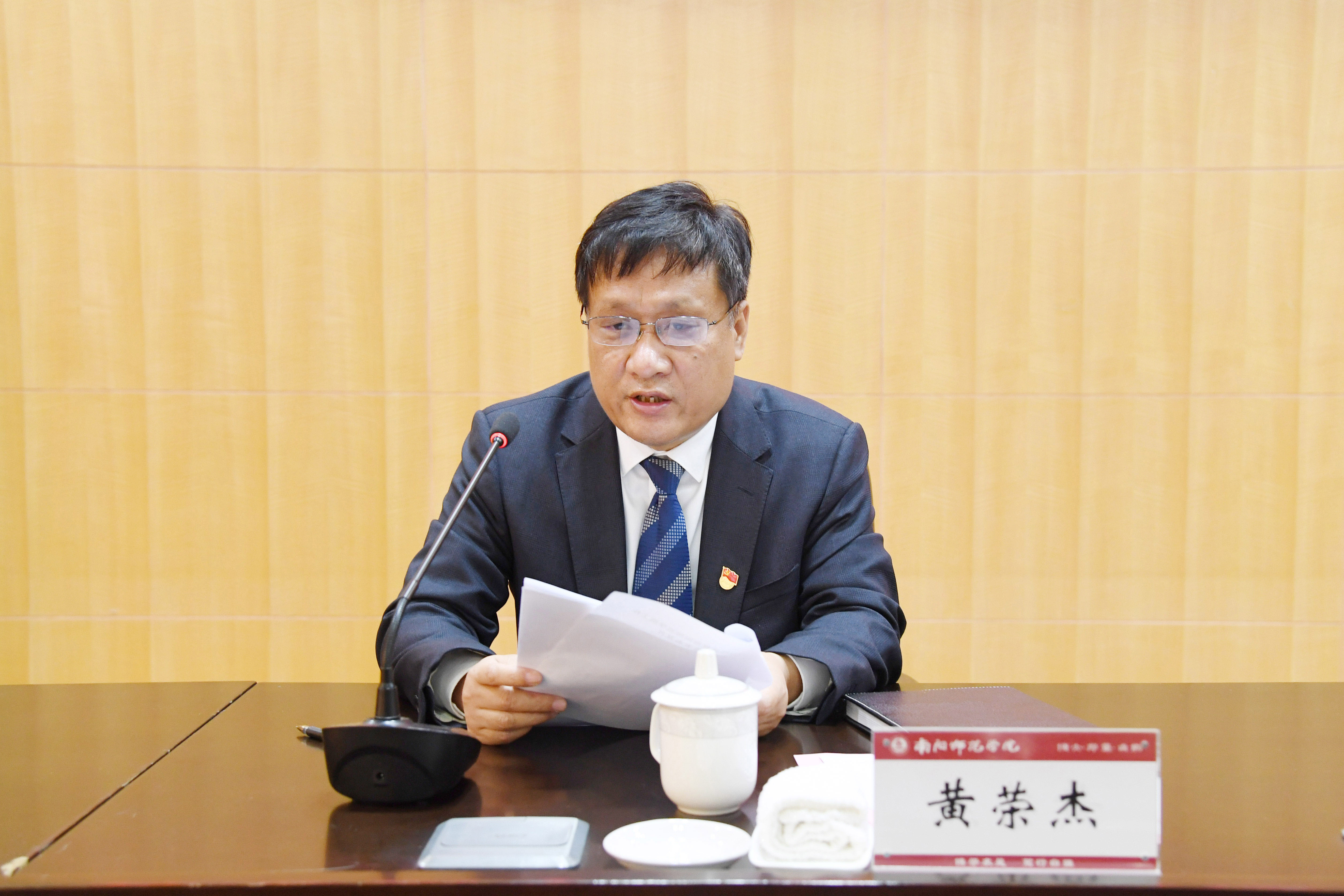 4Beat365官网党委书记黄荣杰同志代表校党委作表态发言.jpg