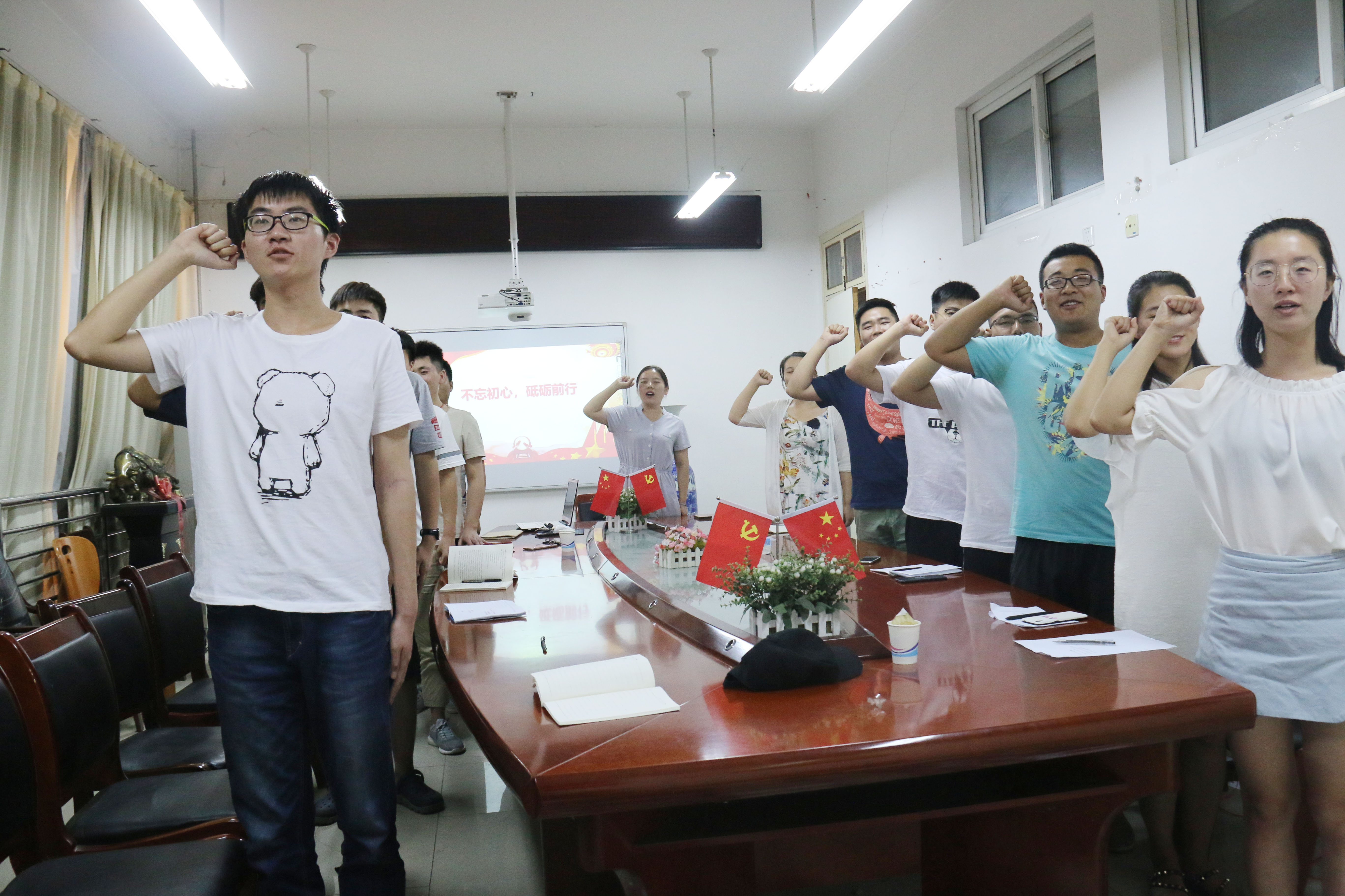 机电工程学院开展“不忘初心，砥砺前行”党日活动.JPG