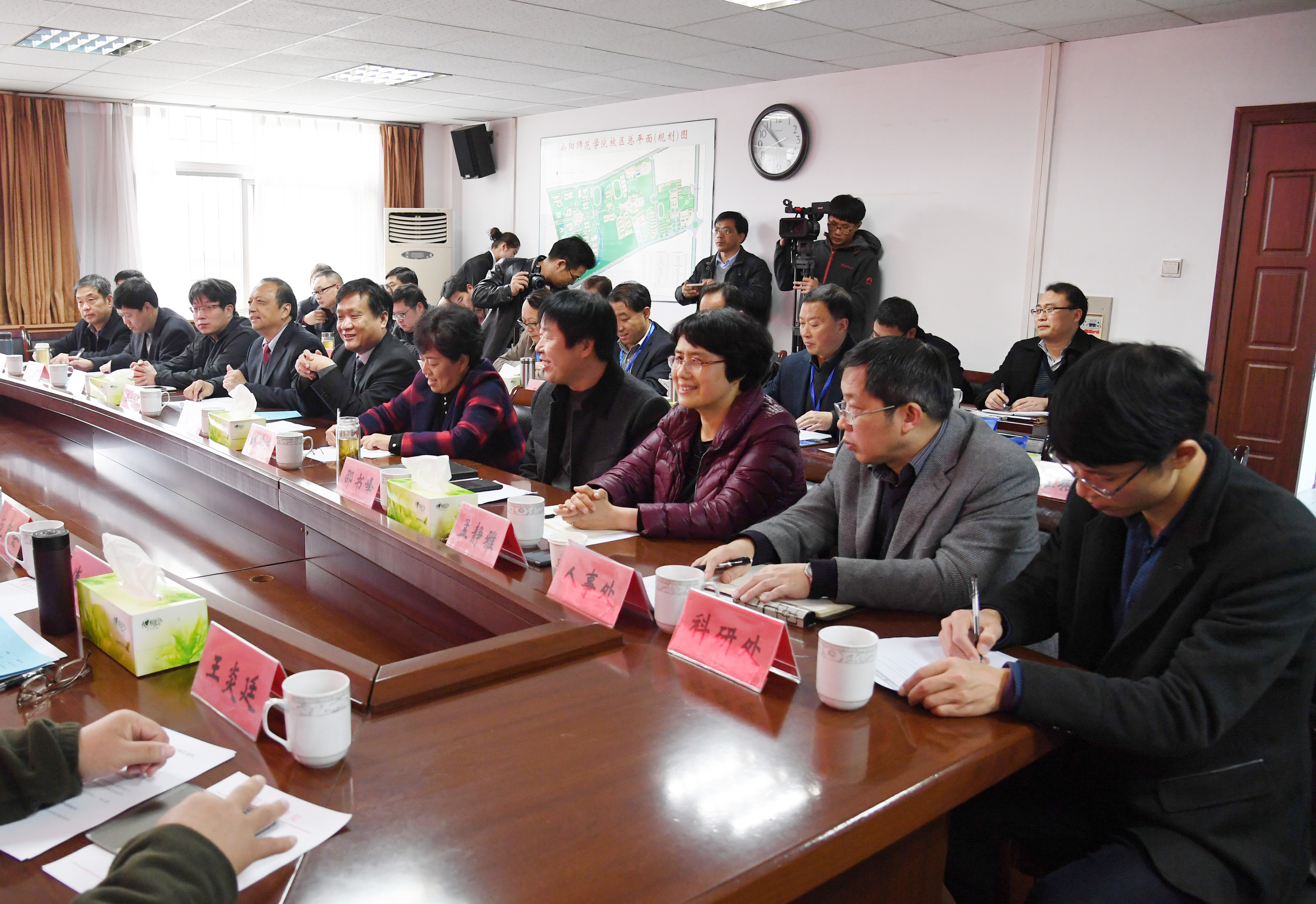 10第二届汉江流域大学联盟书记校长论坛现场.JPG