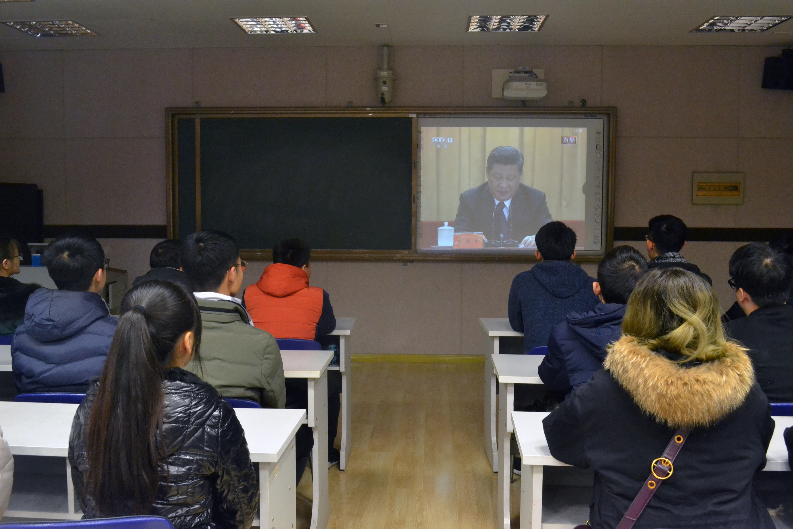11教科院学生集中观看纪念改革开放40周年大会直播.JPG