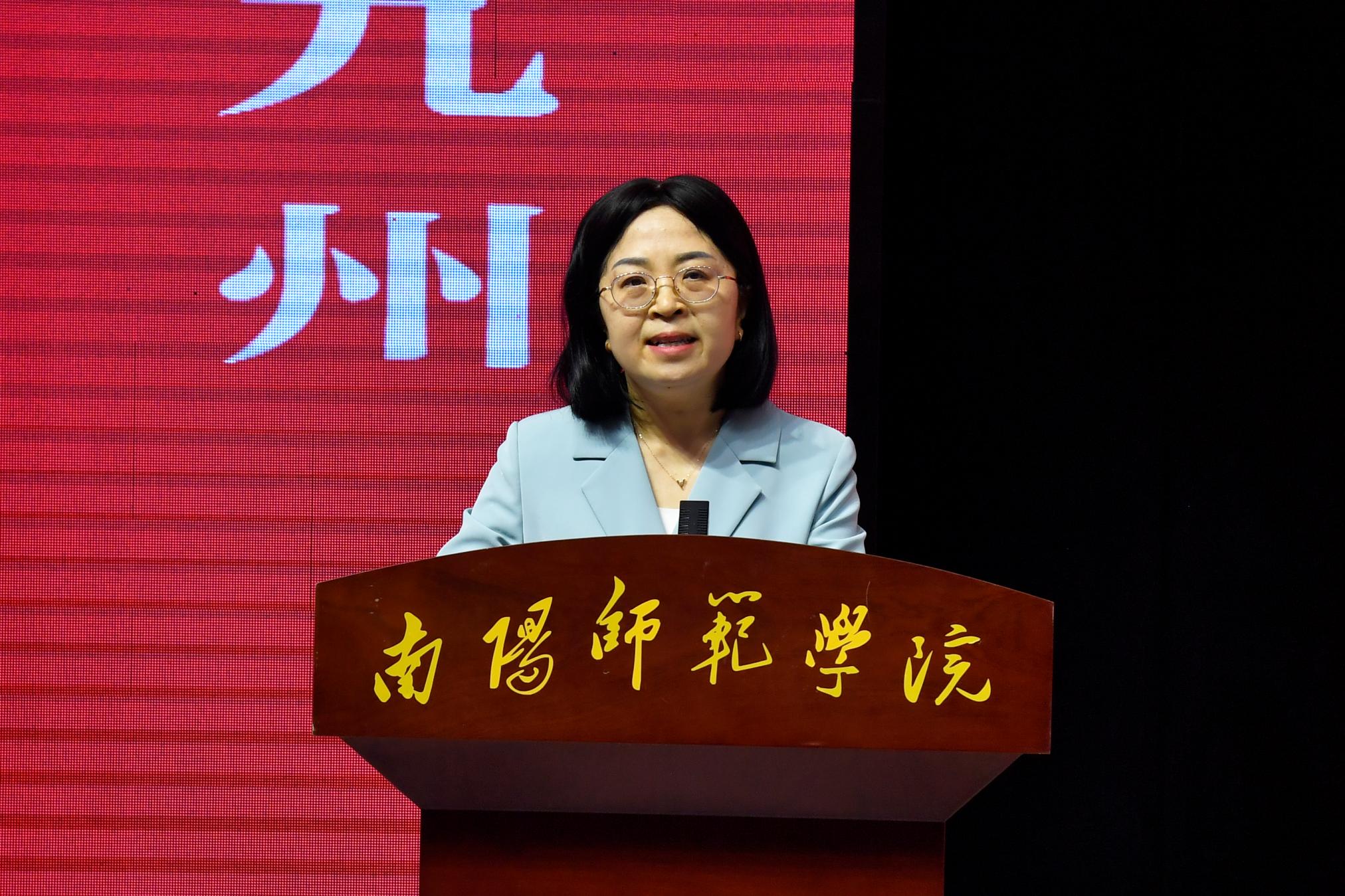8教师代表、生命科学学院院长牛秋红发言.jpg