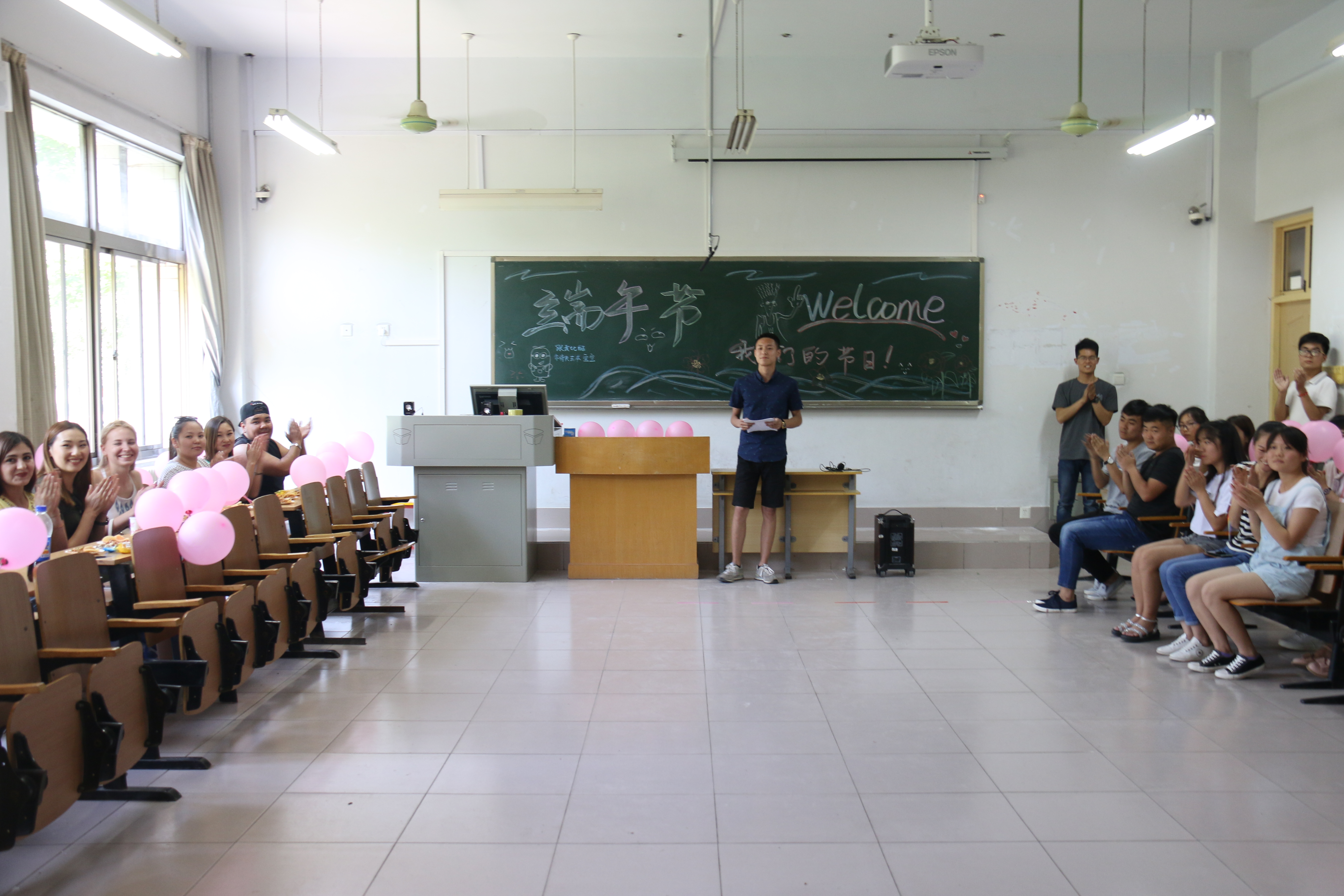 中外学子共迎端午佳节.JPG