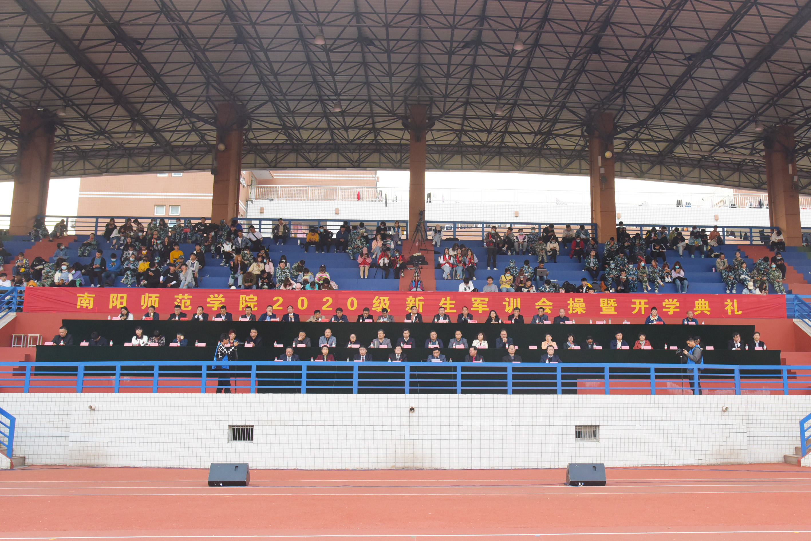1新生军训会操暨开学典礼现场.jpg