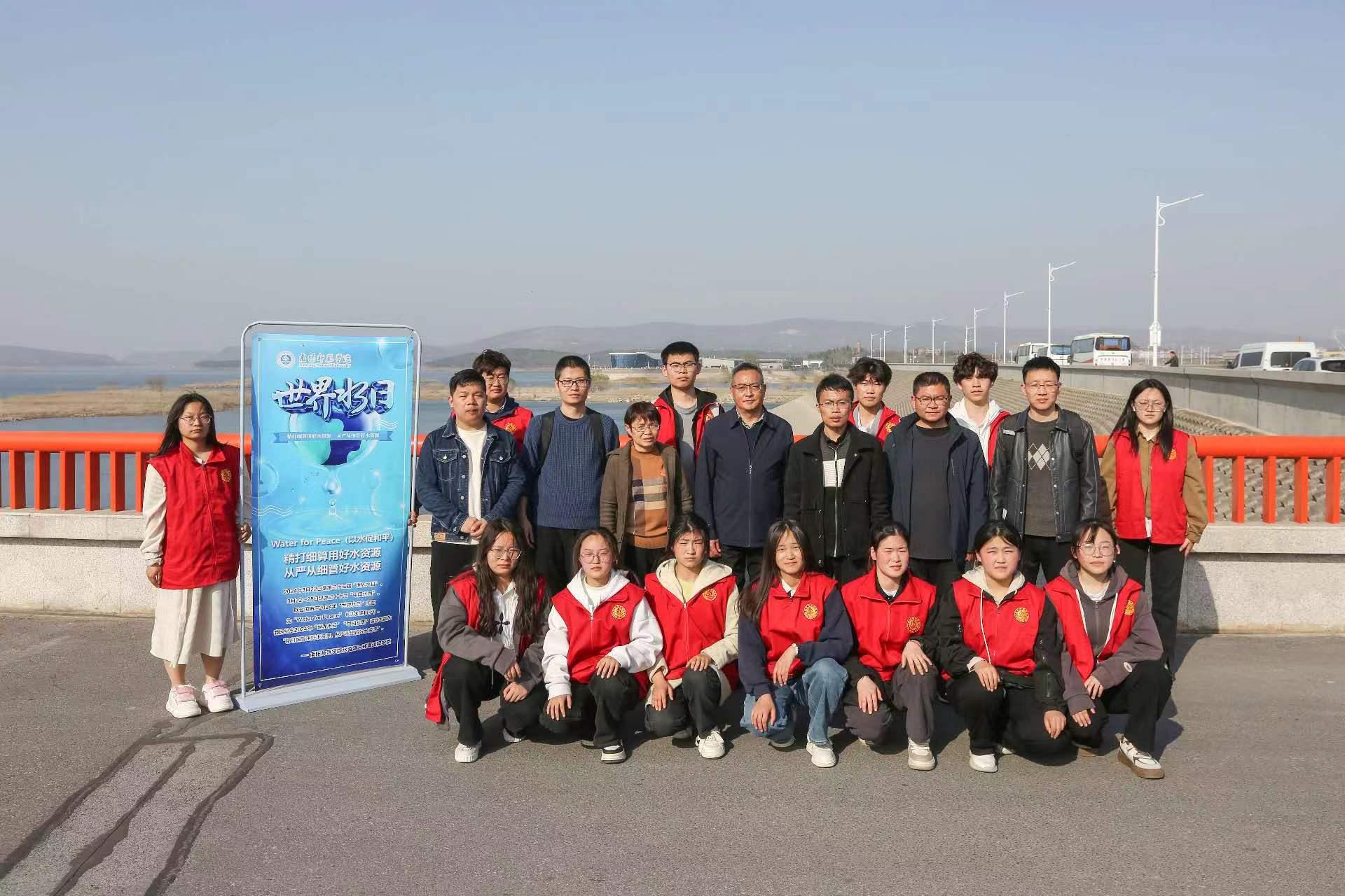 e4c07592be25bb99a80ac38ee21eb86d.jpg