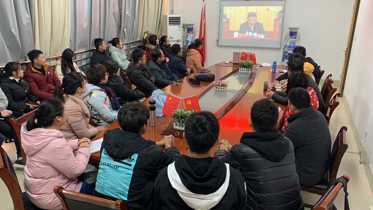 1机电工程学院师生观看改革开放40周年大会.jpg