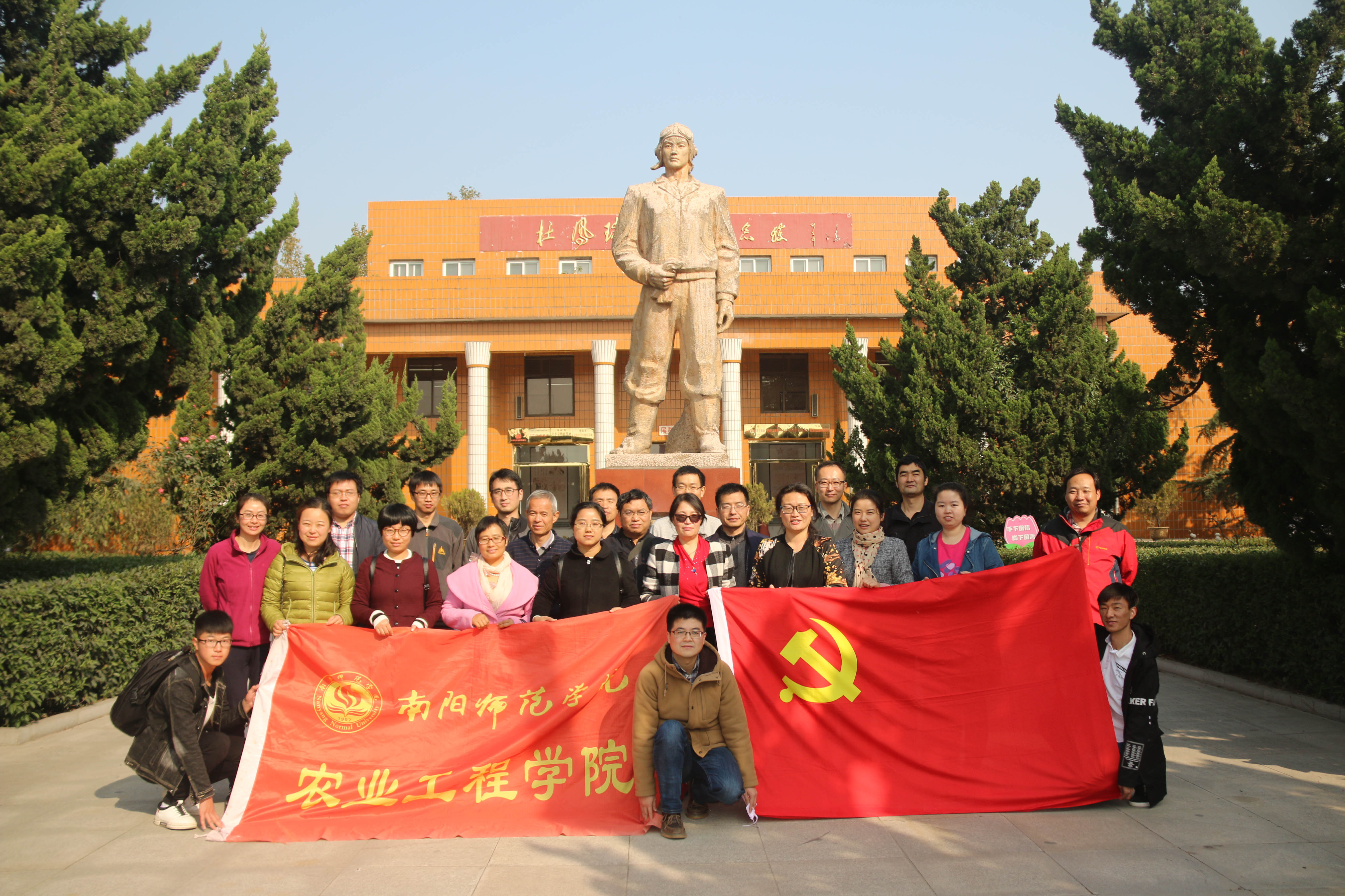 农业工程学院举行参观红色教育基地活动.JPG