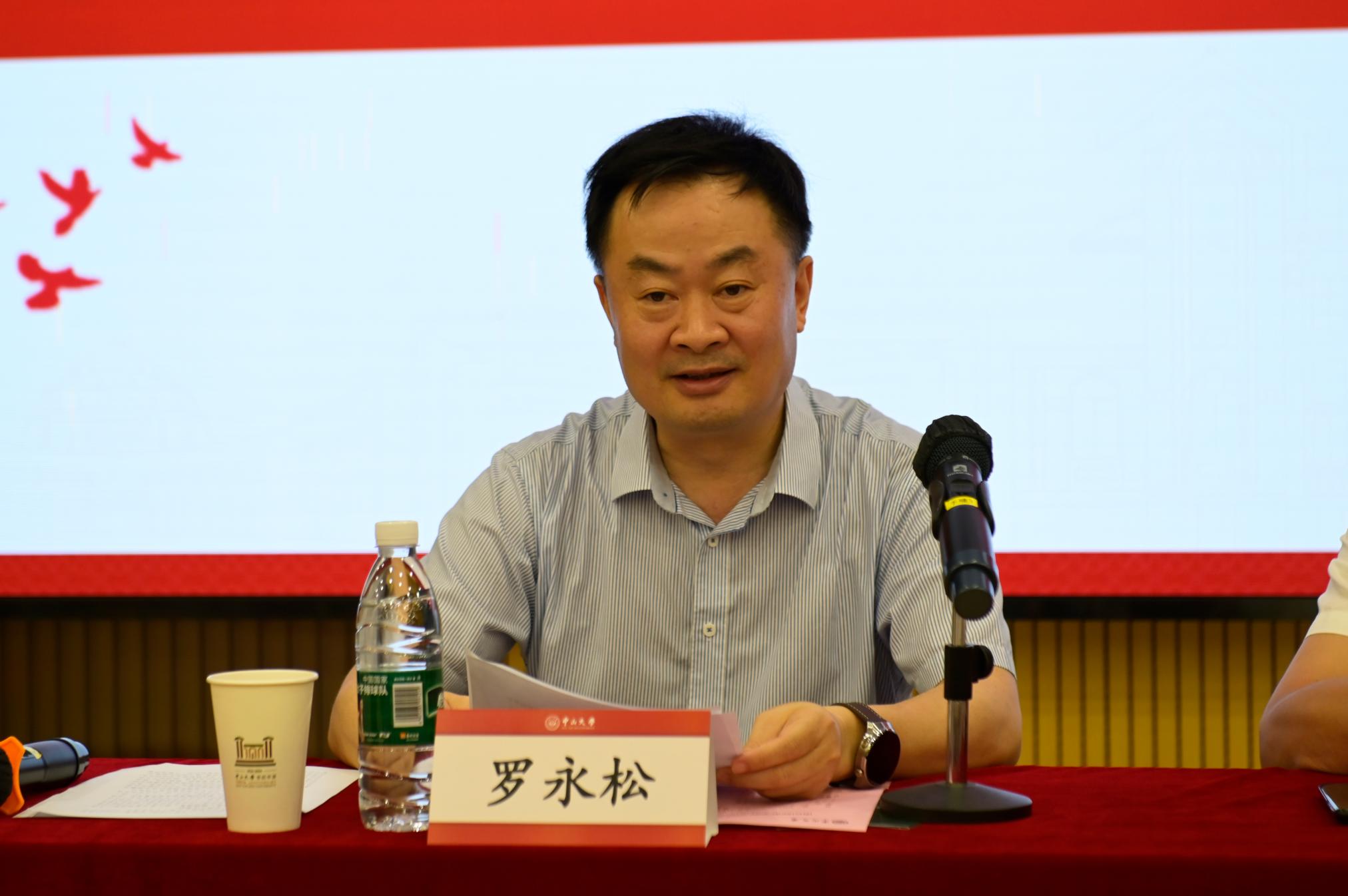 3Beat365校长罗永松主持会议并讲话.jpg
