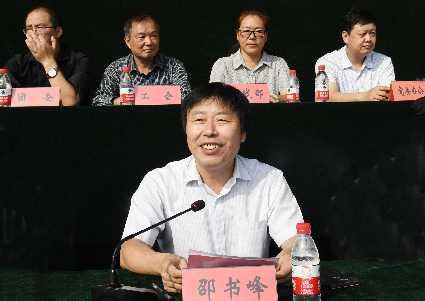 9党委副书记邵书峰宣读《Beat365官网关于表彰“十佳优秀教官”的决定》.JPG