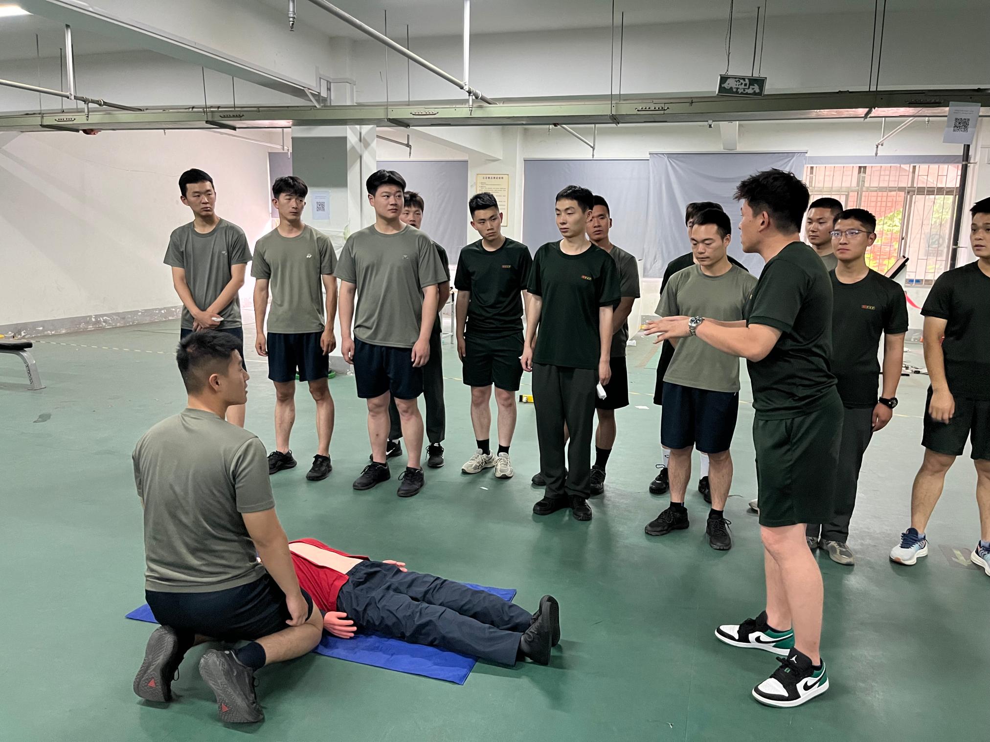 心肺复苏教学.jpg