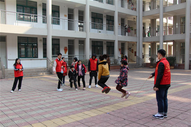 法学院志愿者到南阳市特殊儿童教育学校开展志愿服务活动.png